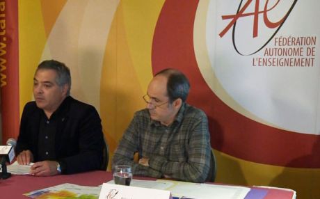 Issue Quebec teachers in solidarity against the "Values Charter"