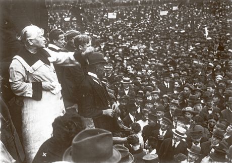 Issue Clara Zetkin and women's liberation