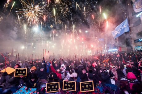 Issue Protests get rid of corrupt president in South Korea