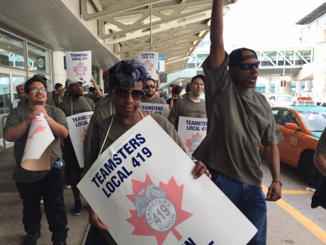Issue Solidarity with Swissport Workers