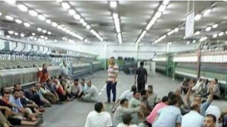 Issue Thousands of Egyptian textile workers on strike
