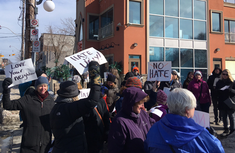 Issue Activists shut down bigots in Toronto
