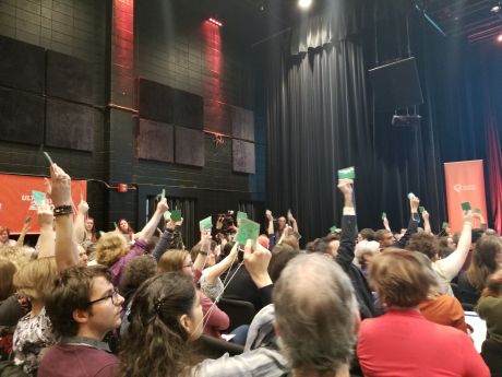 Issue Quebec solidaire votes to fight ban on religious symbols