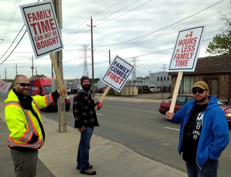 Issue Plumbers and steamfitters strike against concessions