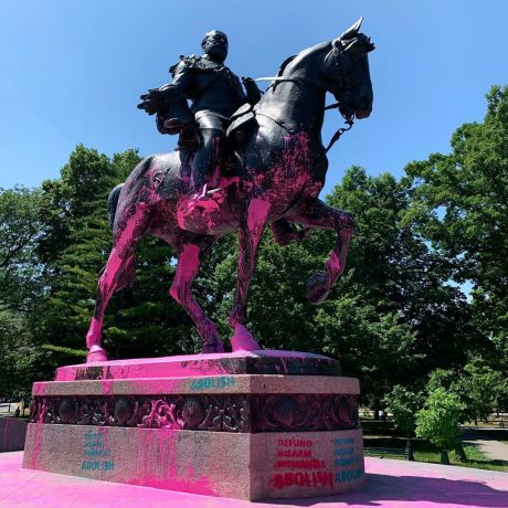 Issue Colonial statues: vandalism or artistic improvement