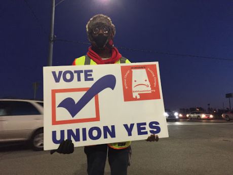 Issue Amazon workers in final push to win union