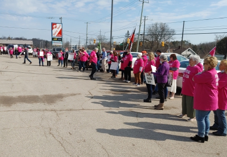 Issue Workers rally for an end to Bill 124