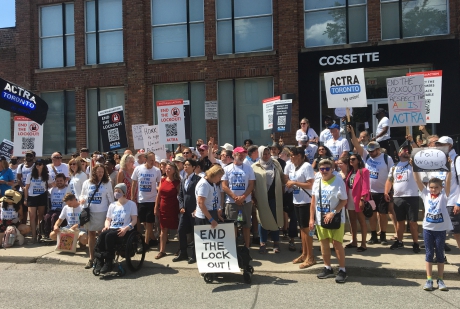 Issue Actors rally to end the lockout