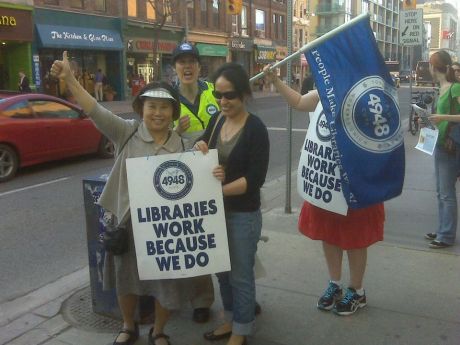 Issue support Toronto library/city workers