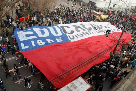 Issue Chile: public protest against a private education system