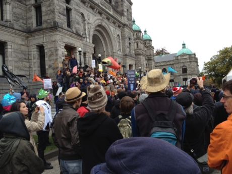 Issue Thousands rally to oppose pipelines in BC