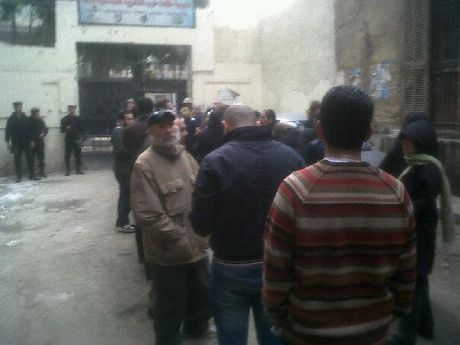 Issue Egypt: Mursi narrowly wins first round, but struggle will continue