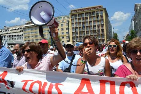 Issue Coalition on the edge as new strikes hit Greece